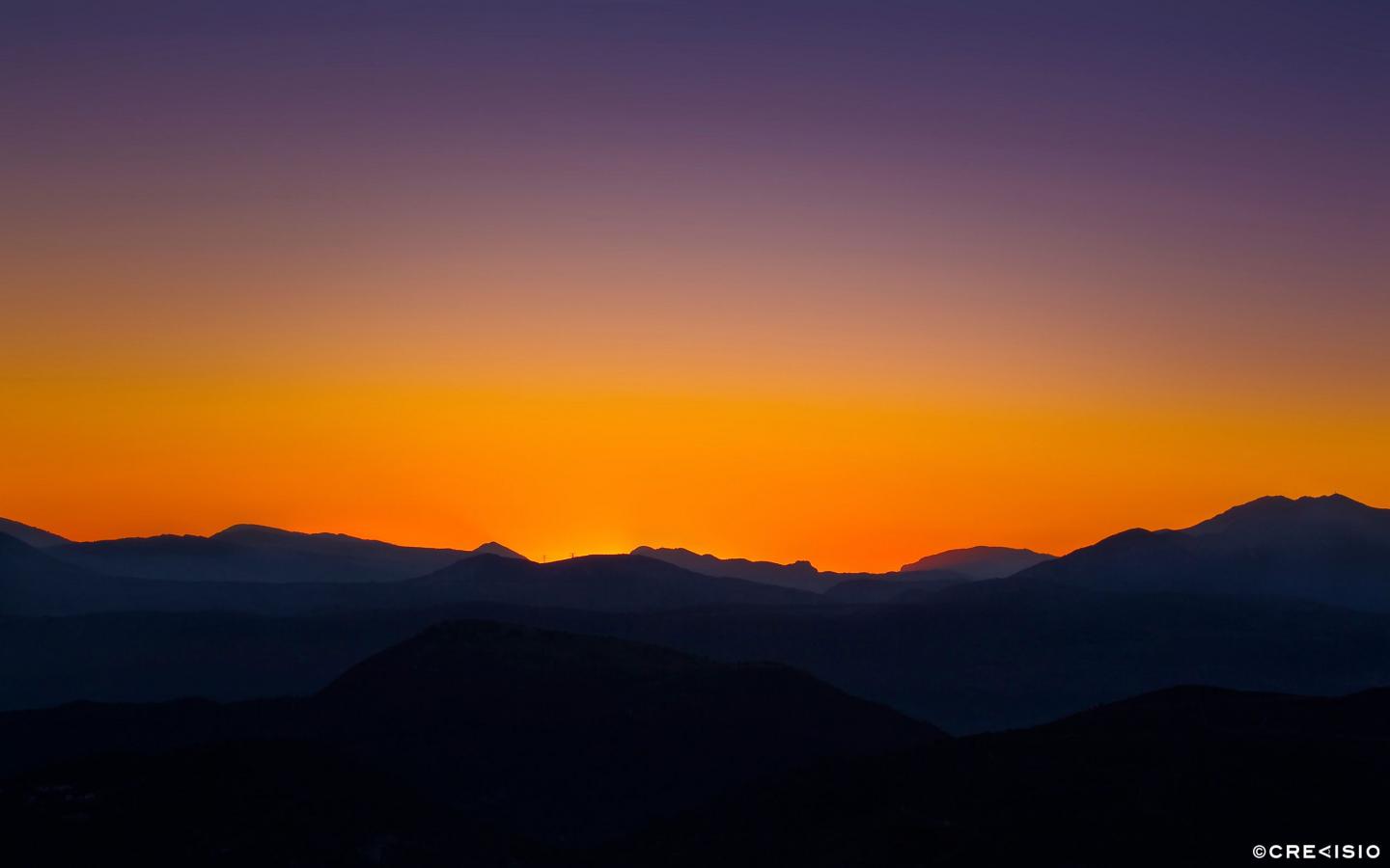 Horizon Sunset by Crevisio